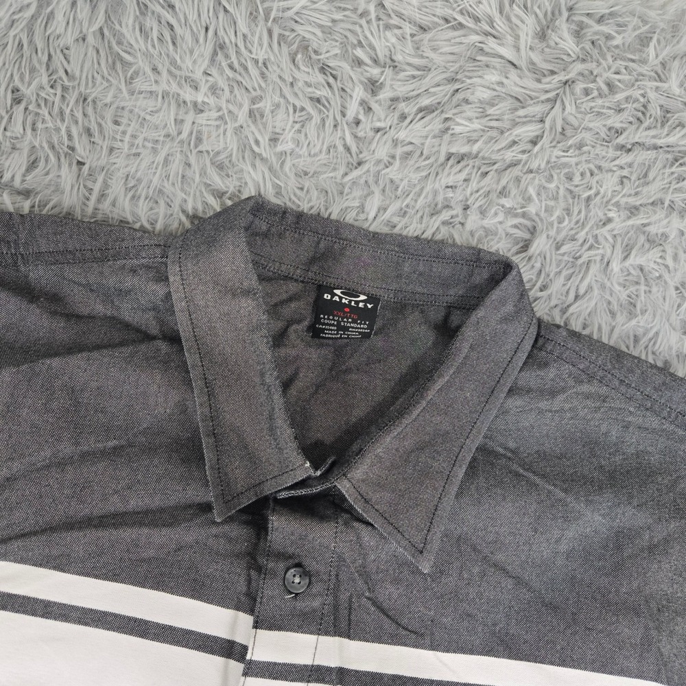 Oakley Button Down Shirt Mens XXL Grey White‎ Excellent Short Sleeve Colorblock